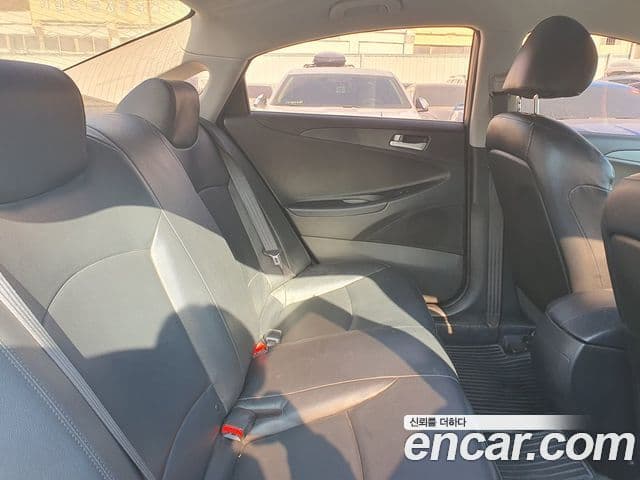 Hyundai YF Sonata Luxury, 2010 12