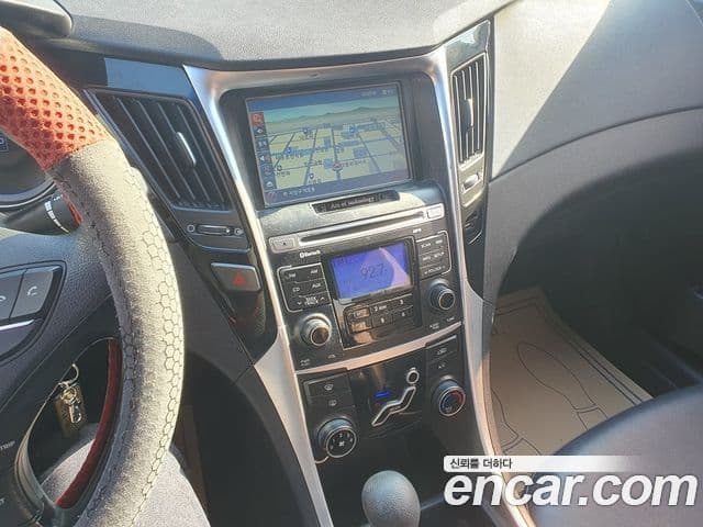 Hyundai YF Sonata Luxury, 2010 13