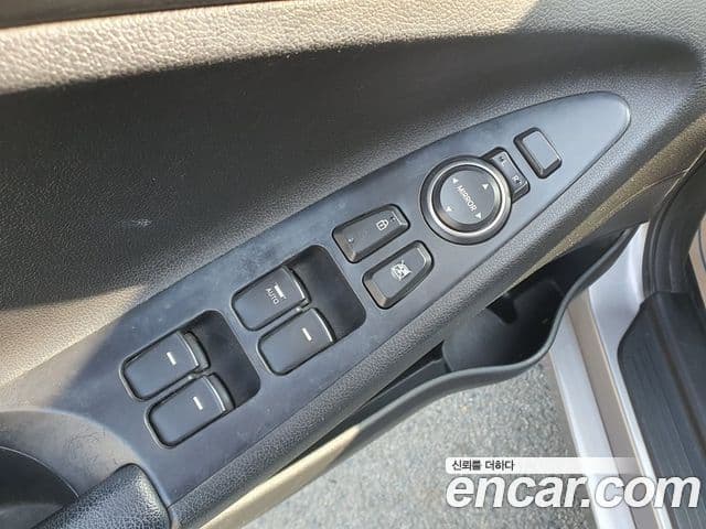 Hyundai YF Sonata Luxury, 2010 17