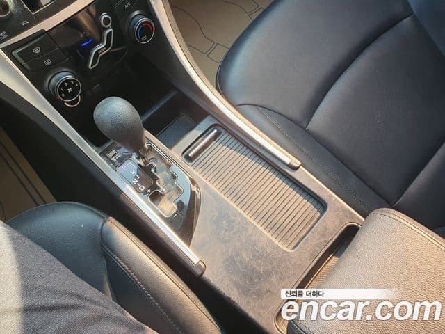 Hyundai YF Sonata Luxury, 2010 19