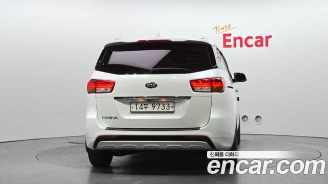 Kia All New Carnival Luxury, 2016 4