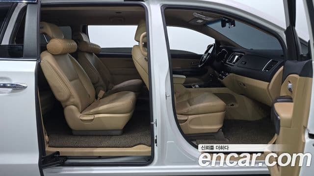 Kia All New Carnival Luxury, 2016 11