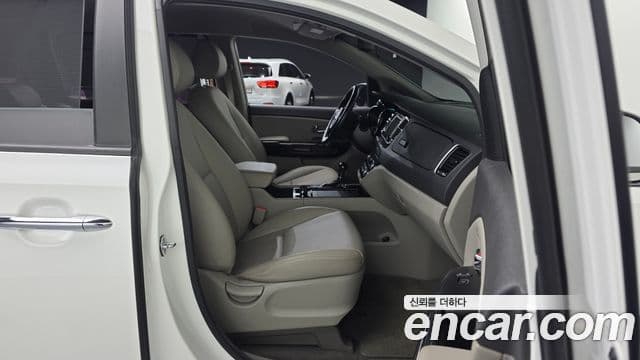 Kia All New Carnival Prestige, 2016 12