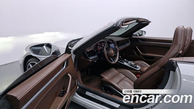 Porsche 911 (992) Carrera 4 кабриолет, 2021 10