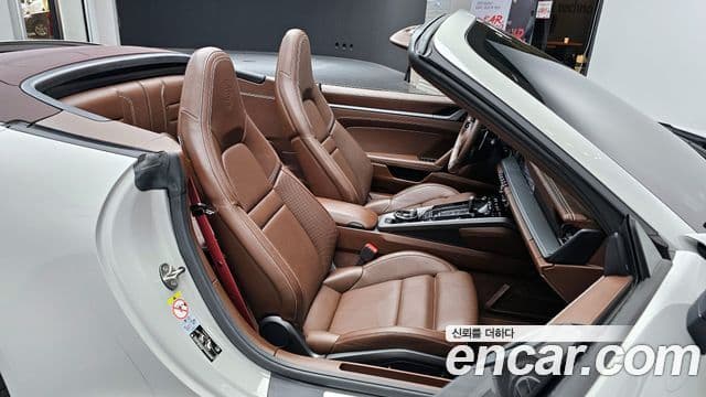 Porsche 911 (992) Carrera 4 кабриолет, 2021 12