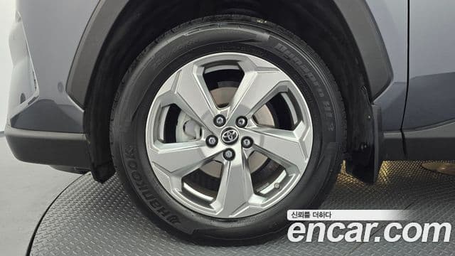 Toyota RAV4 5세대, 2021 все фото