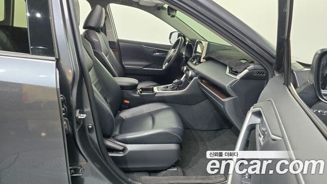 Toyota RAV4 5세대, 2021 11