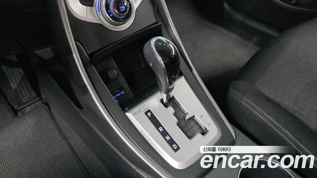 Hyundai Avante MD M16 GDI Deluxe, 2012 9