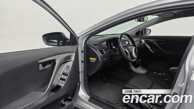 Hyundai Avante MD M16 GDI Deluxe, 2012 10