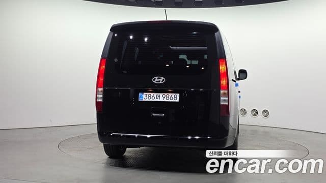 Hyundai Staria Modern, 2025 4