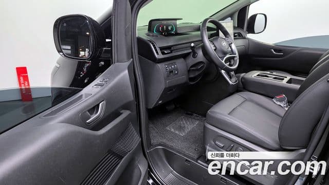 Hyundai Staria Modern, 2025 10