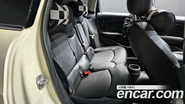 Mini Cooper 3세대, 2018 12