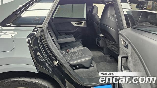 Audi Q8 (4M) Premium, 2023 12