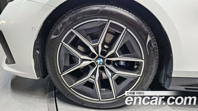 BMW 5시리즈 (G60) 520i M Sport, 2025 все фото