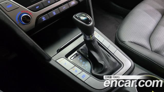 Hyundai Avante AD 1.6 GDI Smart, 2016 9