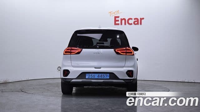 Kia Niro Plus Air (таксомоторный тип), 2023 4