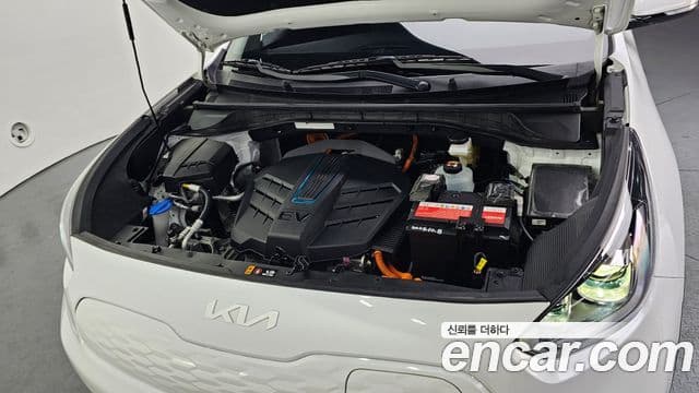 Kia Niro Plus Air (таксомоторный тип), 2023 6