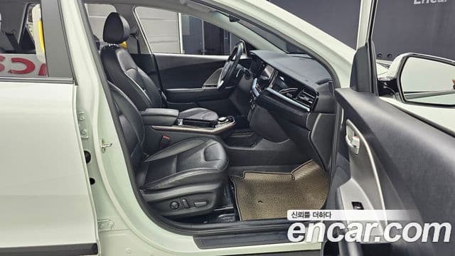 Kia Niro Plus Air (таксомоторный тип), 2023 11