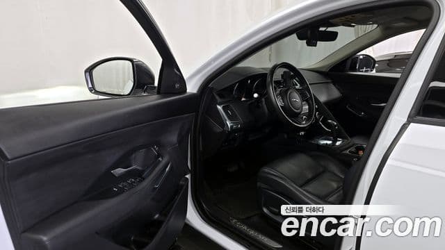 Jaguar E-PACE P250 S, 2018 10