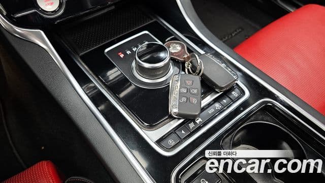 Jaguar XE 20d R스포츠, 2018 9