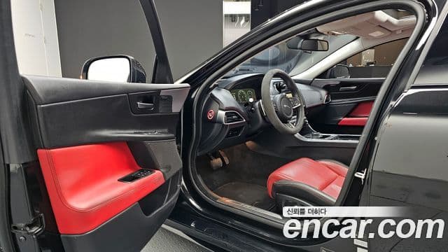 Jaguar XE 20d R스포츠, 2018 10