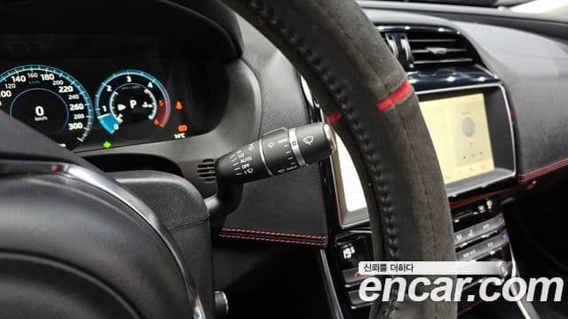 Jaguar XE 20d R스포츠, 2018 17