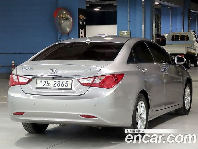 Hyundai YF Sonata чёрный, 2011 4