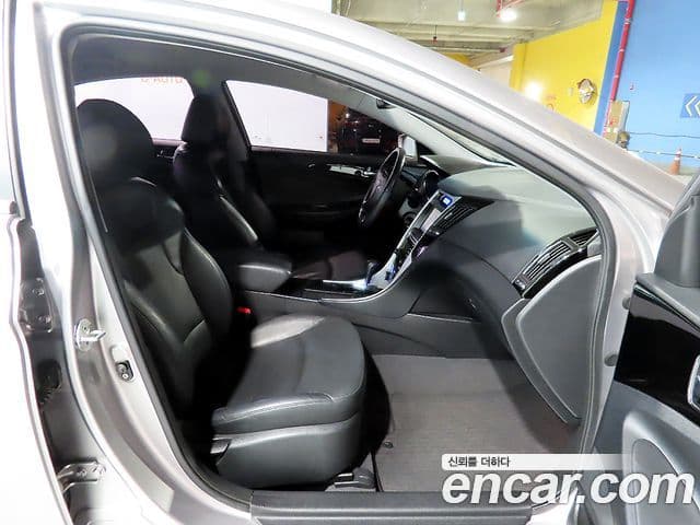 Hyundai YF Sonata чёрный, 2011 8