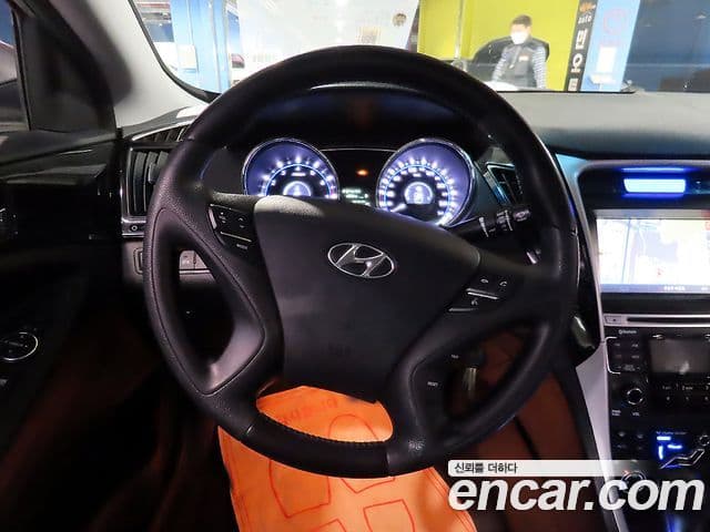 Hyundai YF Sonata чёрный, 2011 10