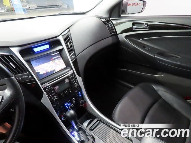 Hyundai YF Sonata чёрный, 2011 11