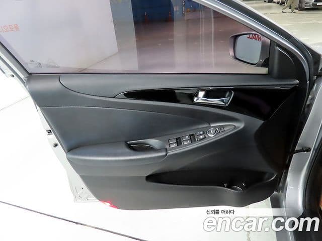 Hyundai YF Sonata чёрный, 2011 14