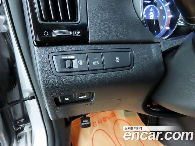 Hyundai YF Sonata чёрный, 2011 15