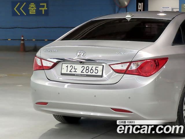 Hyundai YF Sonata чёрный, 2011 17