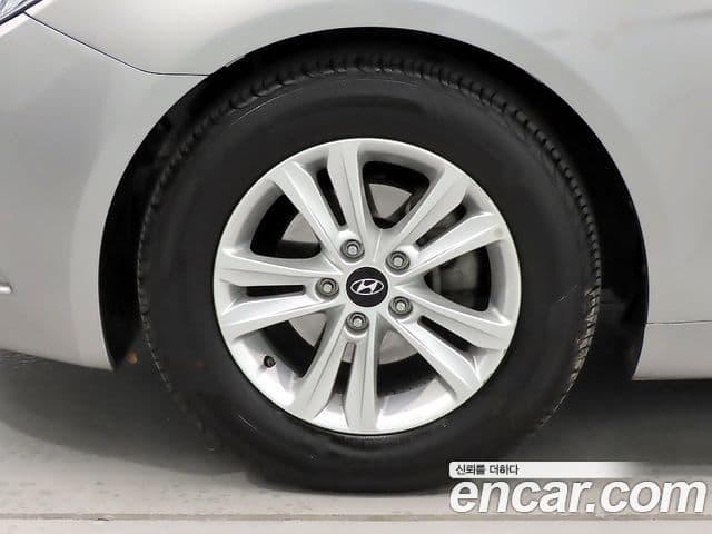 Hyundai YF Sonata чёрный, 2011 20