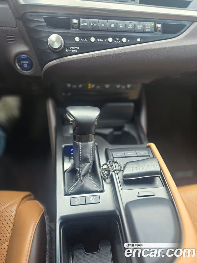 Lexus ES300h 7세대 Luxury Plus, 2021 16