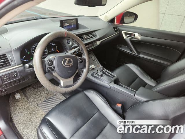 Lexus CT200h ZWA10, 2017 8