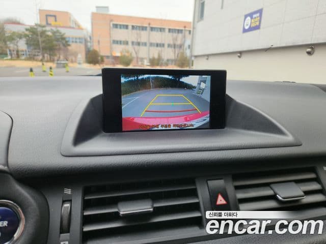 Lexus CT200h ZWA10, 2017 14