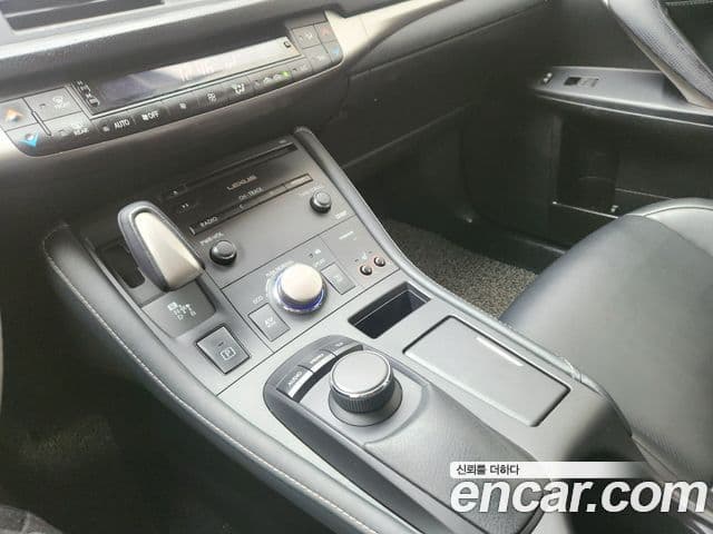 Lexus CT200h ZWA10, 2017 15