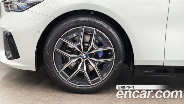 BMW 5시리즈 (G60) 523d M Sport, 2025 все фото