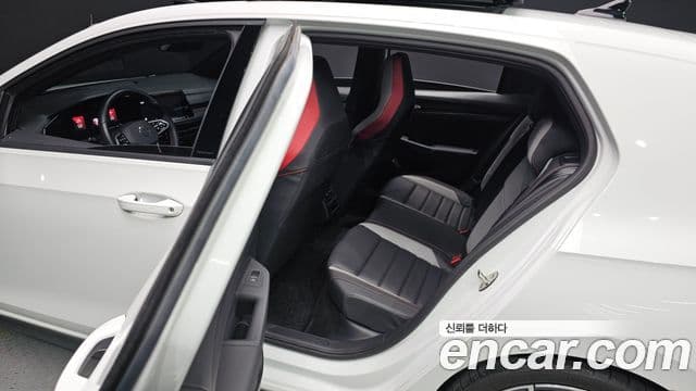 Volkswagen Гольф 8세대 2.0 GTI, 2024 13