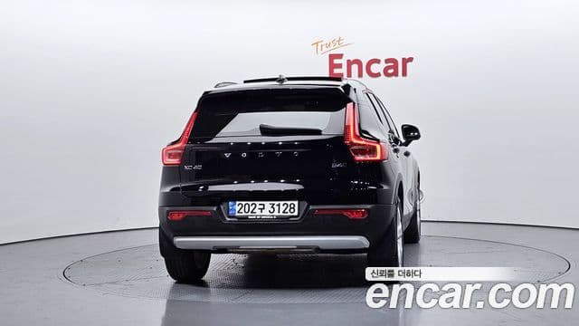 Volvo XC40 B4 Momentum, 2021 4