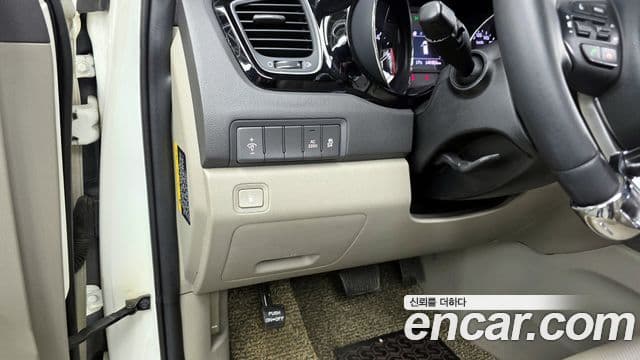 Kia All New Carnival Prestige, 2016 16