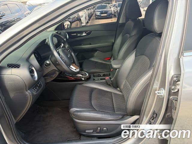 Kia The / новый New K3 2세대 Signature, 2022 8