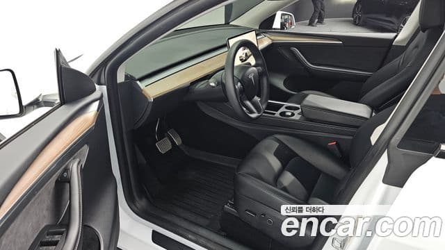 Tesla модель Y Long Range AWD, 2024 11