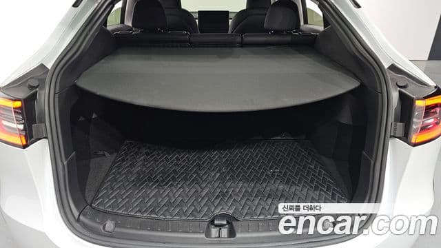 Tesla модель Y Long Range AWD, 2024 20