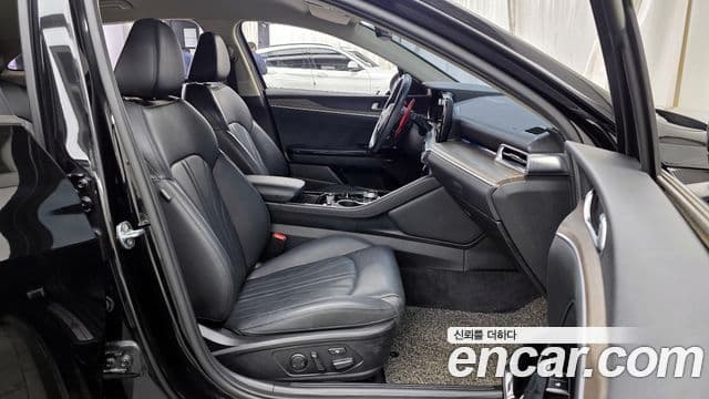 Kia K5 3세대 Signature, 2021 11