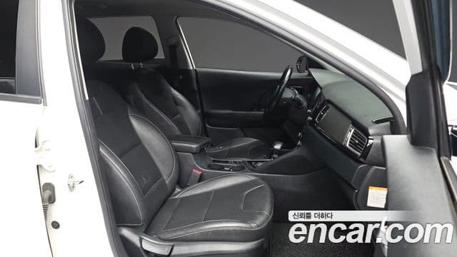 Kia Niro Prestige, 2017 11