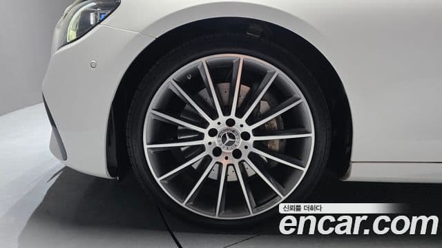 Mercedes-Benz E-класс W213 AMG Line, 2022 все фото