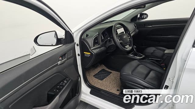 Hyundai Avante AD 1.6 GDI Value Plus, 2018 10