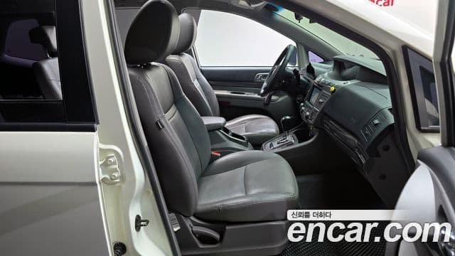 KG모빌리티(SsangYong) Korando 투리스모 4WD LT 11인승, 2014 10